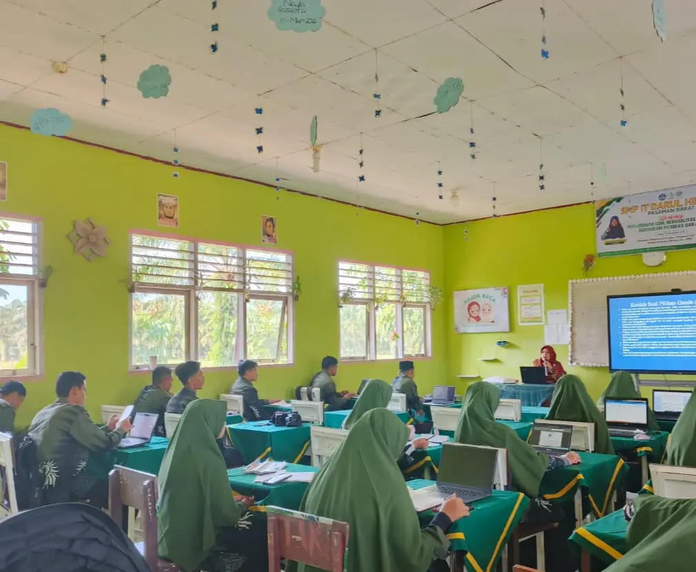 Guru Harus Naik Level: SMP IT Darul Hikmah Gelar Workshop Penyusunan Soal Berstandar Kurikulum Merdeka & AKM