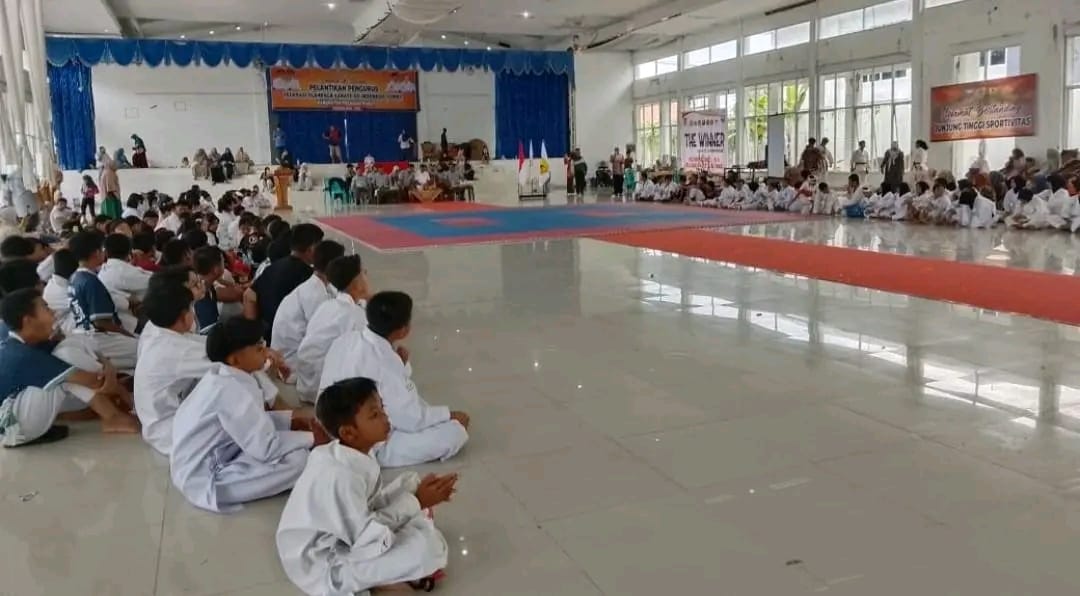 SMP IT Darul Hikmah Borong Medali di Kejuaraan Karate – Festival FORKI Pasaman Barat 