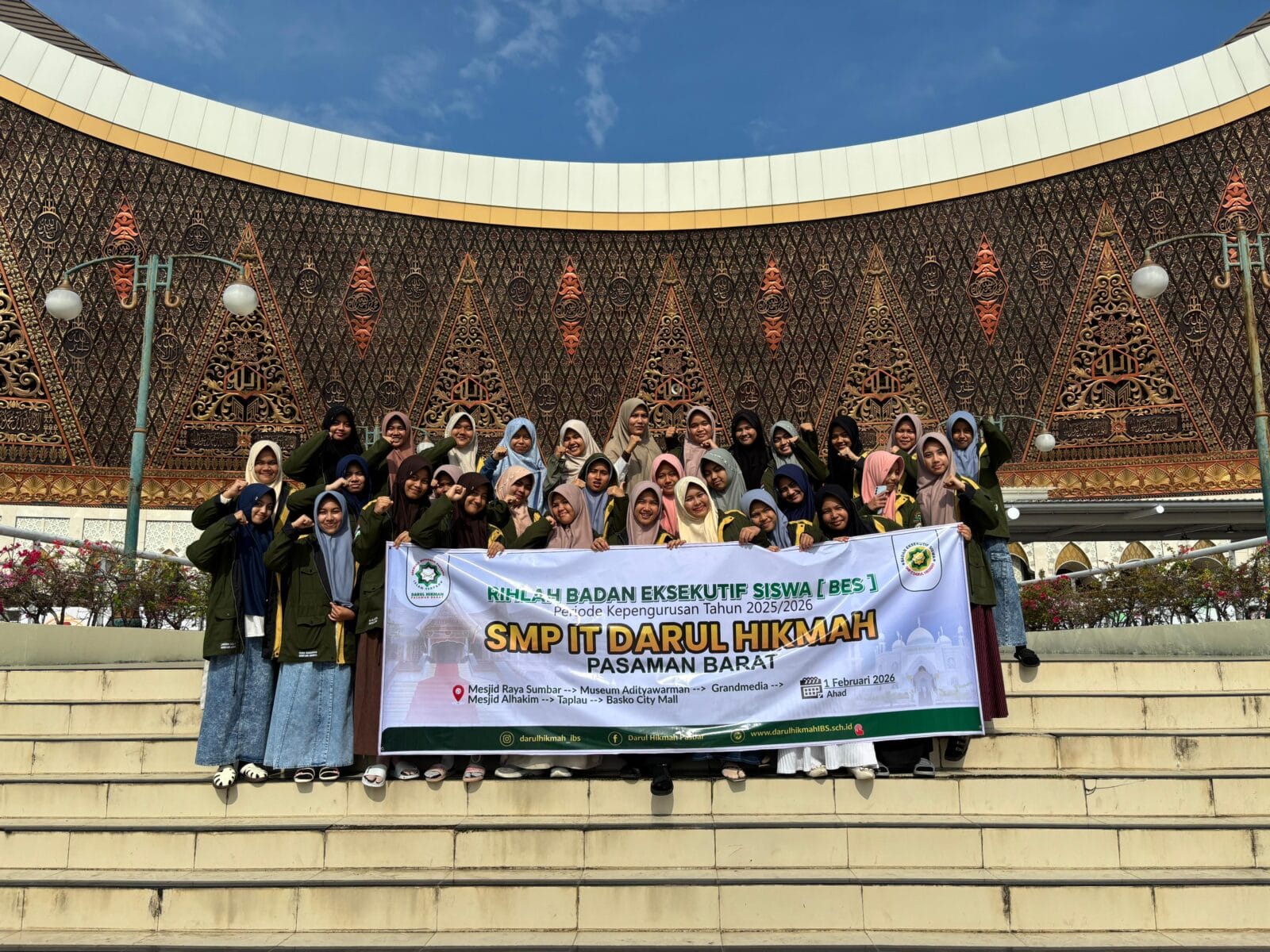 BES SMP IT Darul Hikmah 2025/2026 Sukses Gelar Rihlah Akhir Kepengurusan ke Kota Padang