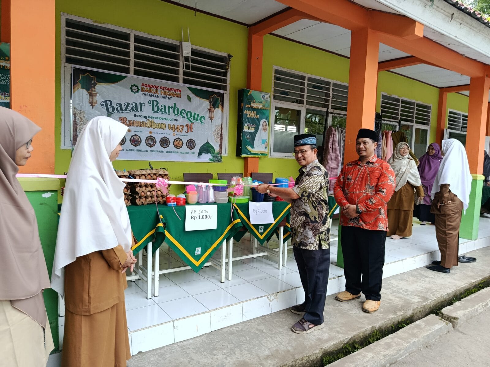 Ketua Yayasan Darul Hikmah Secara Resmi Buka Bazar Barbeque Ramadhan sekaligus Pemilu Raya Presiden – Wakil Presiden BES SMP IT DH Periode 2026/2027