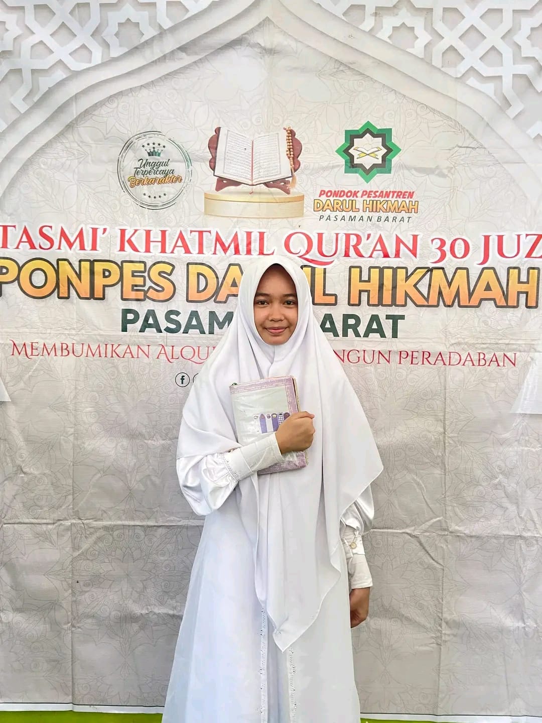 SMP IT Darul Hikmah Pasaman Barat Kembali Cetak Hafizah 30 Juz Al-Qura’n, Kali Ini Bernama Mutiara Kasman