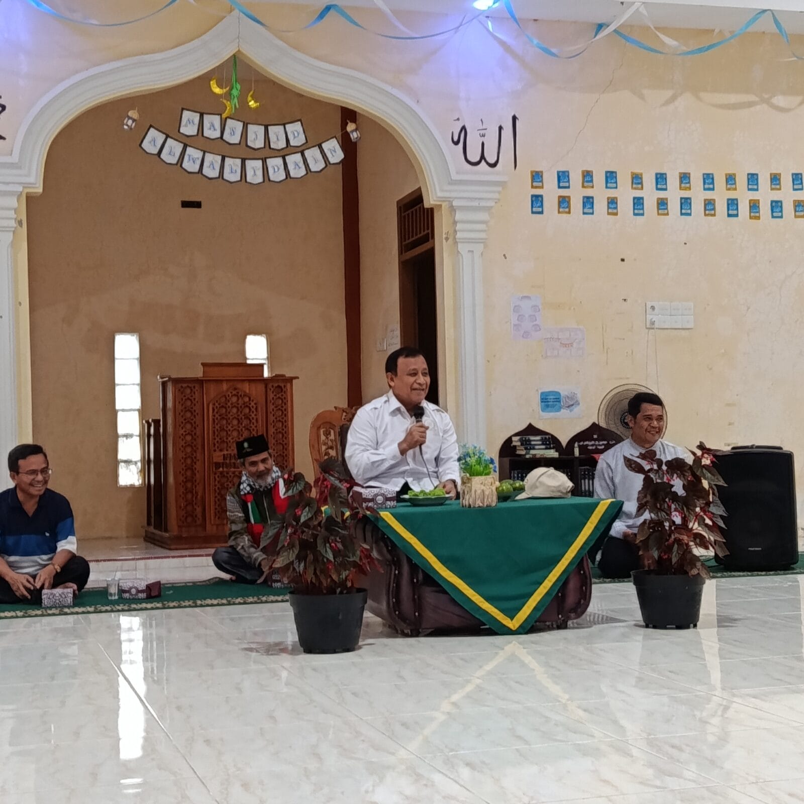 Anggota DPD RI, Buya H. Muslim M. Yatim Lakukan Kunjungan Sekaligus Berikan Motivasi ke Para Santri SMA IT Darul Hikmah Pasbar