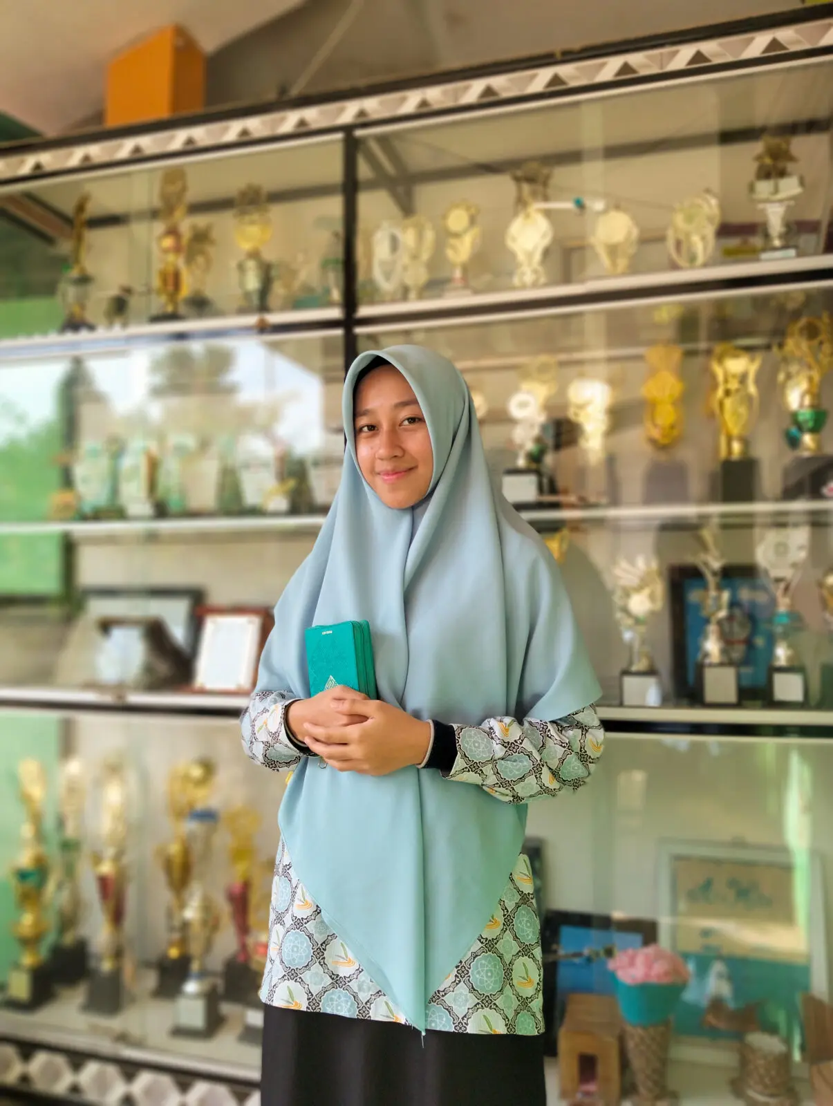 Profil Kifah Imtiyaz Humaira Santri SMA IT Darul Hikmah Pasbar Hafidzah 30 Juz Al-Qur’an