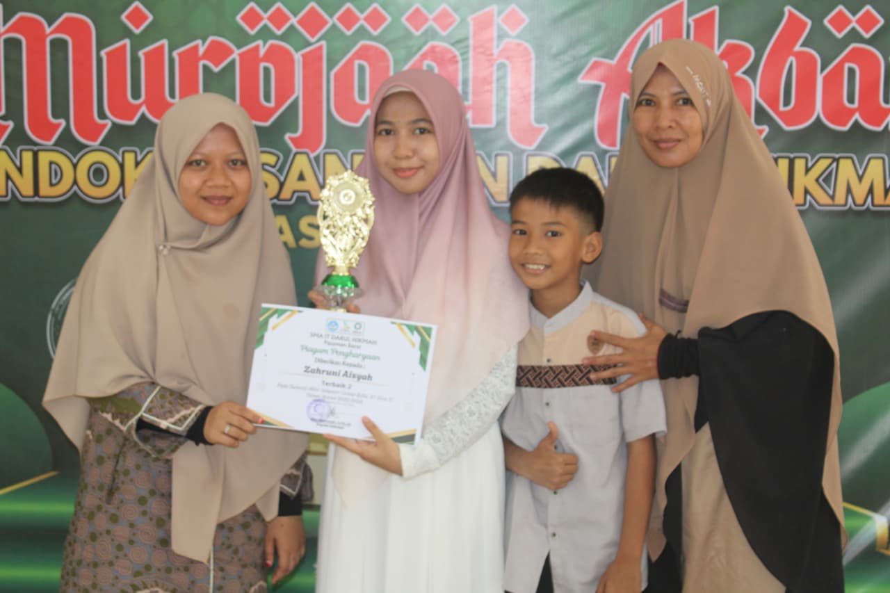 Profil Zahruni Aisyah Santri SMA IT Darul Hikmah Pasbar Hafizah 30 Juz Al-Qur’an