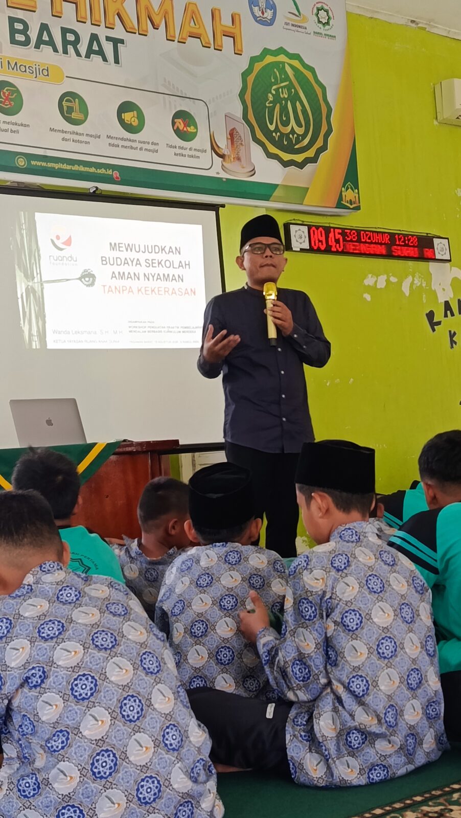 Wujudkan Lingkungan Belajar Ramah Anak, SMP IT Darul Hikmah Gandeng Ruandu Foundation Gelar Edukasi Anti-Bullying